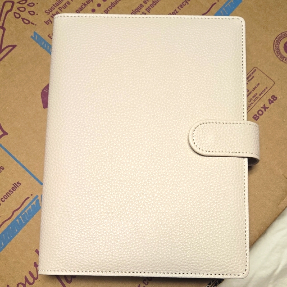 Stil Elegant Cream Leather Planner
